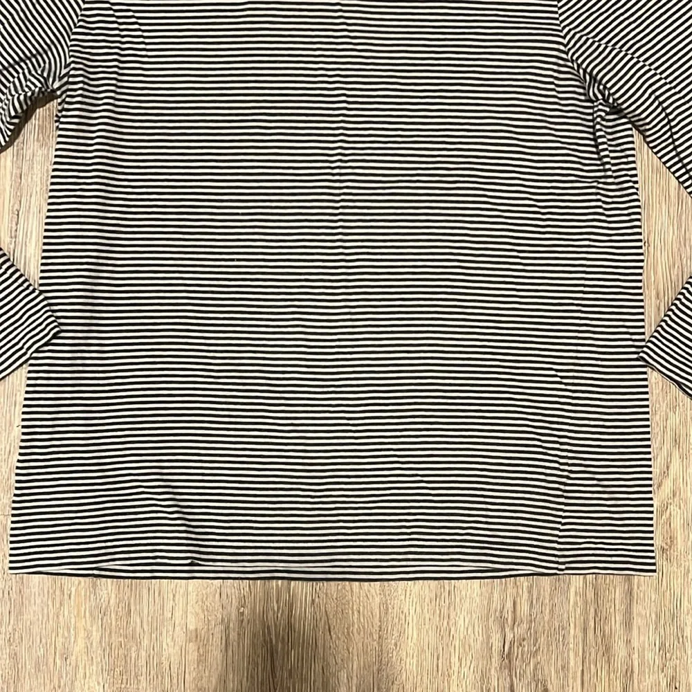 Lacoste Stripe Long Sleeve Tee - Picture 6 of 11
